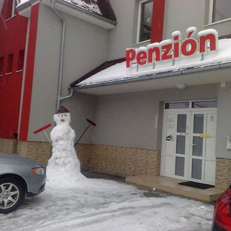 Guest House Penzion Fortuna ทราโดชีน ภายนอก รูปภาพ