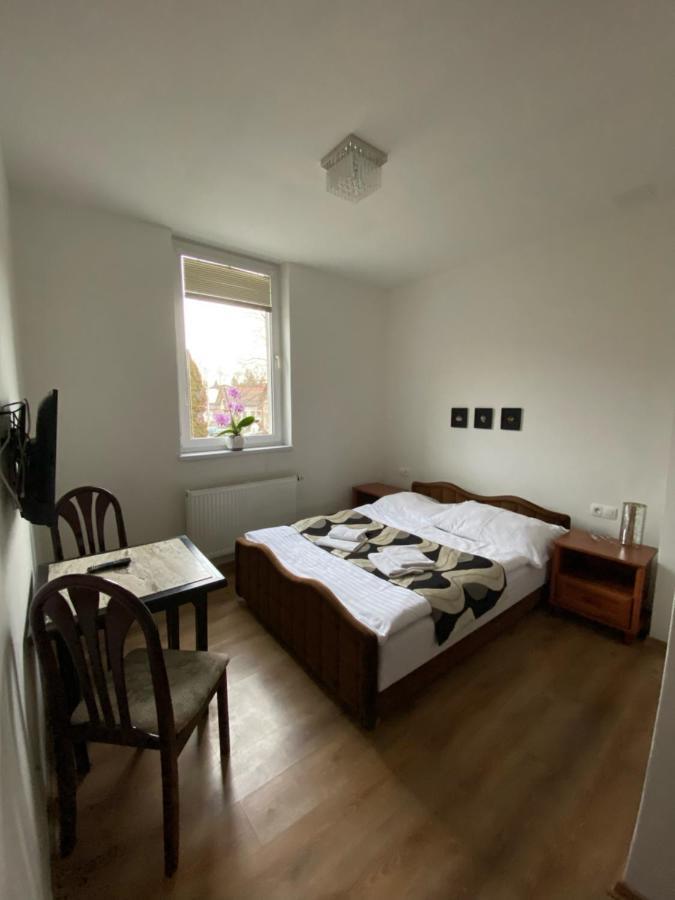 Guest House Penzion Fortuna ทราโดชีน ภายนอก รูปภาพ