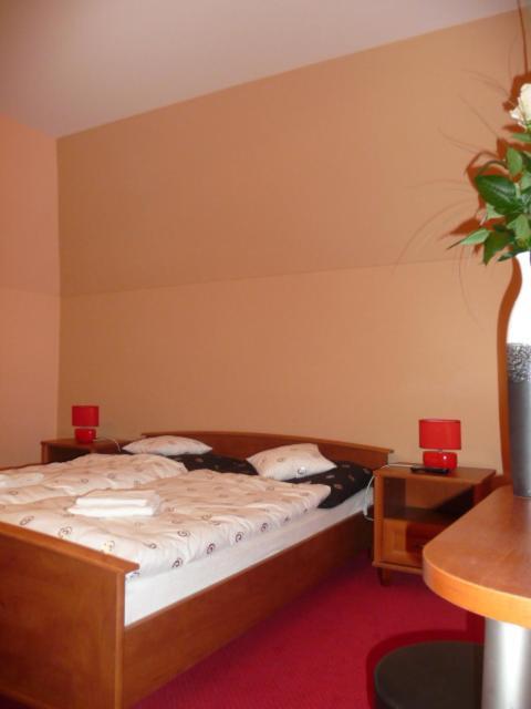 Guest House Penzion Fortuna ทราโดชีน ภายนอก รูปภาพ