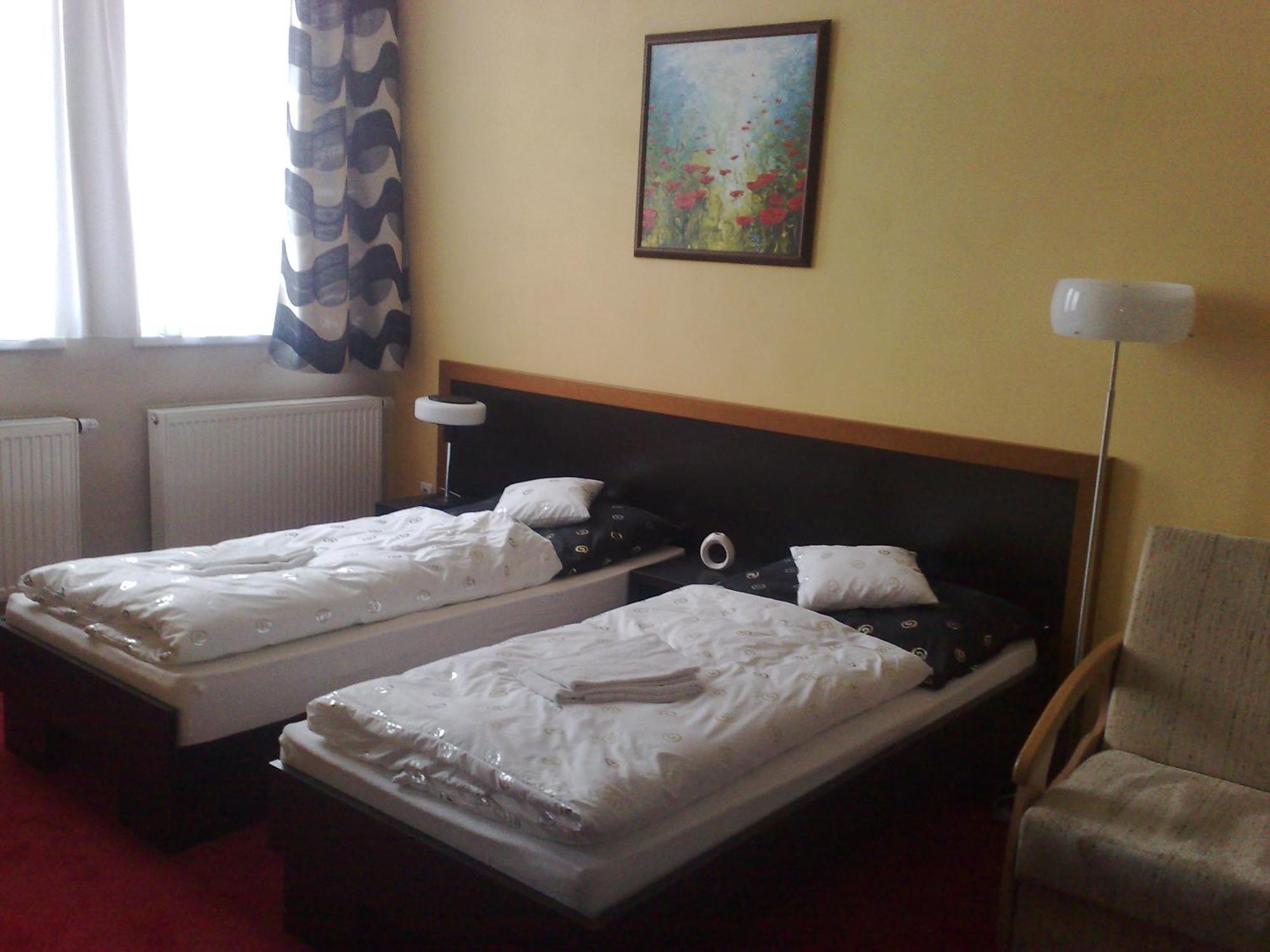 Guest House Penzion Fortuna ทราโดชีน ภายนอก รูปภาพ