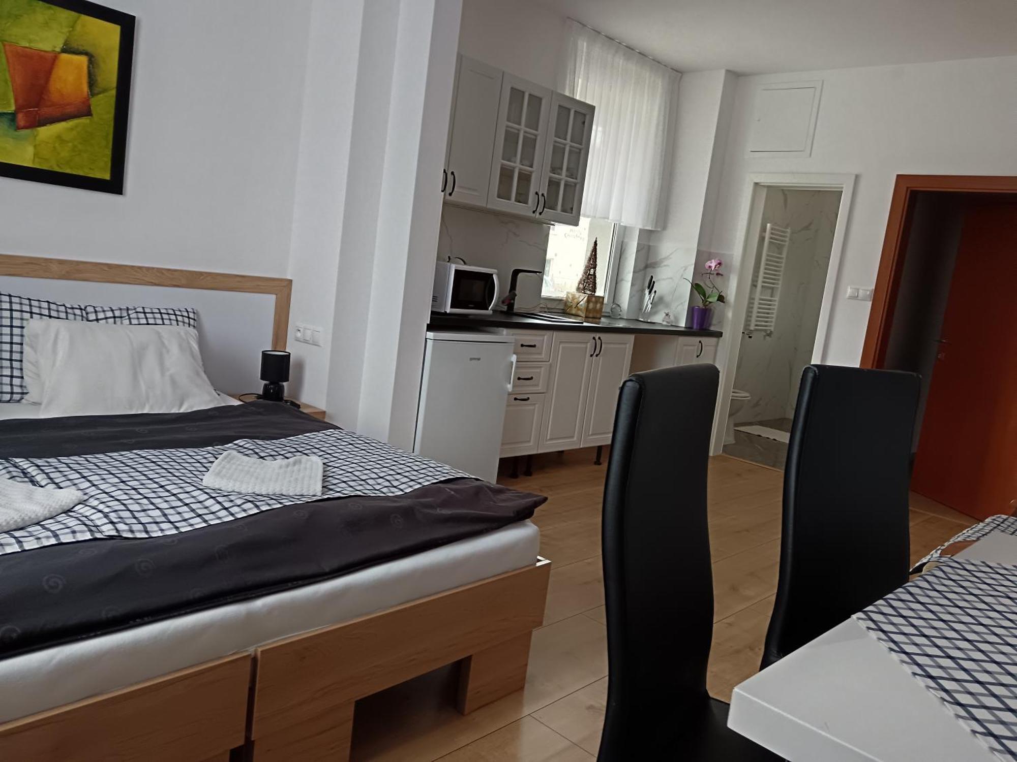 Guest House Penzion Fortuna ทราโดชีน ภายนอก รูปภาพ
