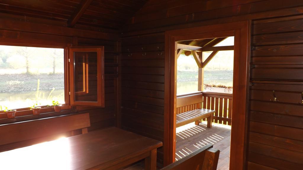 Guest House Penzion Fortuna ทราโดชีน ภายนอก รูปภาพ