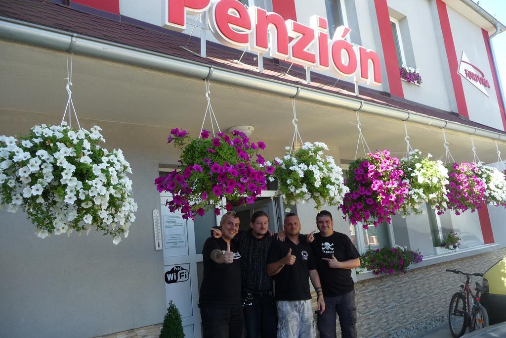 Guest House Penzion Fortuna ทราโดชีน ภายนอก รูปภาพ